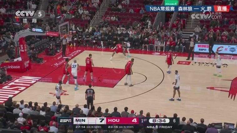 单打史密斯 兰德尔干拔三分应声入网 单打史密斯 兰德尔干拔三分应声入网